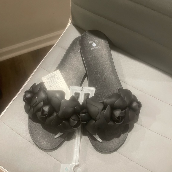 Cute 🥰 flip flop 🩴 with flower 🌺 design 😻 - Picture 2 of 5